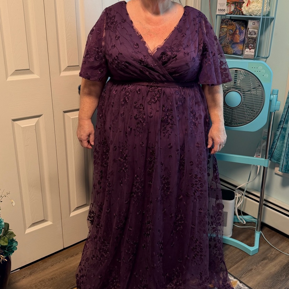 Plus Size Purple Lace V-Neck Maxi Dress